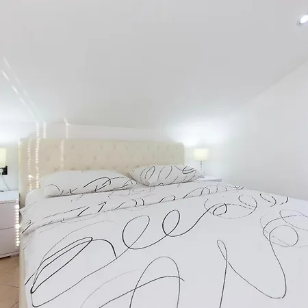 Apartman Veliki Apartman S 3 Spavace Sobe I Pogledom Na More