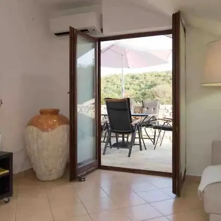 Veliki Apartman S 3 Spavace Sobe I Pogledom Na More