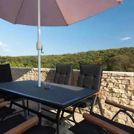 Veliki Apartman S 3 Spavace Sobe I Pogledom Na More *