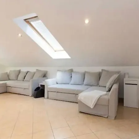 Veliki Apartman S 3 Spavace Sobe I Pogledom Na More Apartman